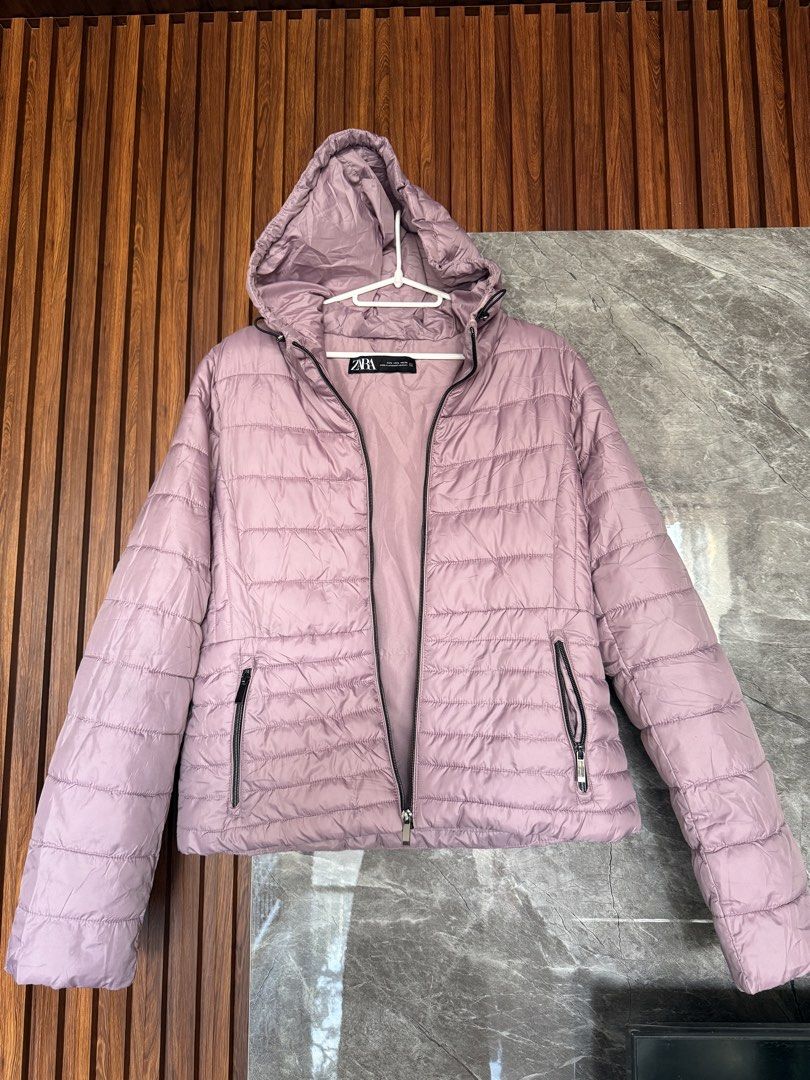 ZARA Lavender Puffer Jacket (Category: Coats, Jackets and Outerwear) located in Marikina City. Submitted by declutter_keni24 (Listing ID 1455766291, Image 2). Description: Like condition 💕 Very nice color , comfy and hndi sya bulky like other puffer jacket Best fit M-L Never worn. Feel free to ask if you have other inquiries 😊.
