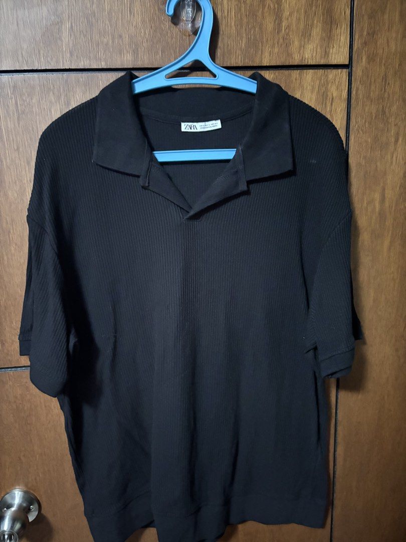 Zara Polo Shirt (Category: Tshirts & Polo Shirts ) located in Muntinlupa City. Submitted by kdloading (Listing ID 1455731543, Image 1). Description: Black.