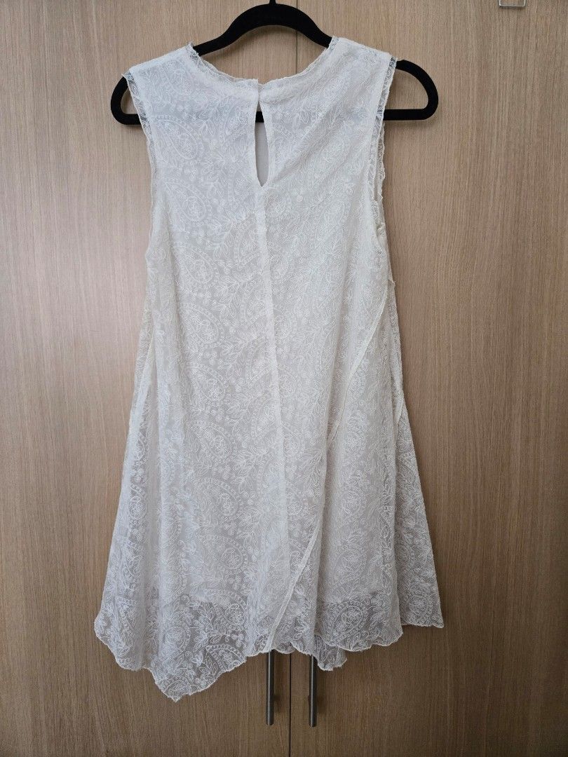 Zara White Lace Dress (Category: Dresses) located in Quezon City. Submitted by samcas (Listing ID 1455796950, Image 3). Description: Zara white lace dress, sleeveless, round neck, floral pattern, back keyhole. Lined. Perfect for parties..