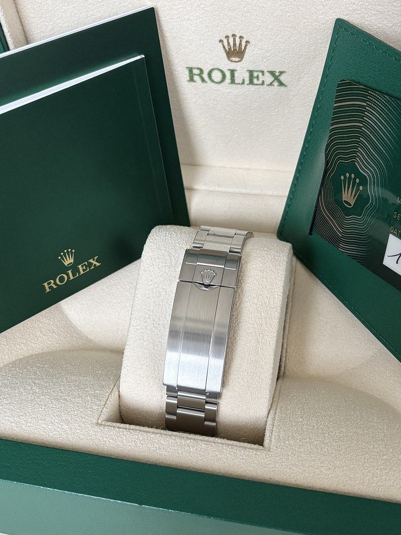 2021 Rolex Submariner 41mm No Date Ref. 124060 (Category: Luxury Watches) located in Paranaque City. Submitted by carlobsantos (Listing ID 1455976476, Image 3). Description: FOR SALE🚨🚨🚨 2021 Rolex Submariner 41mm No Date Ref. 124060 -9.8/10 Mint Condition -Foreign AD (2021) with International Warranty until 2026 -41mm case size -Cal 3230 Automatic Movement -70hrs Power Reserve -Complete Set Price: P748,000 Slightly Negotiable Meetups in Sucat/