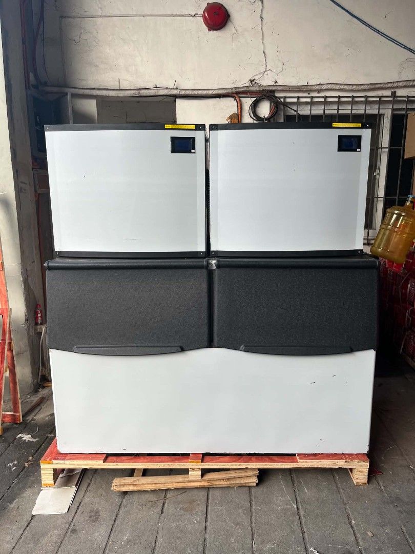 900Kg Commercial Ice Maker Machine Brandnew (Category: Chilled & Frozen Food) located in Cavite. Submitted by nila.d (Listing ID 1455858164, Image 2). Description: pm for more details.