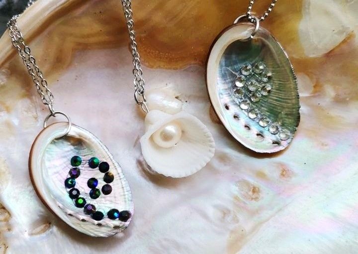 Abalone Shell Pendant Necklace with Rhinestones (Category: Necklaces) located in Manila. Submitted by faiirytale (Listing ID 1456019554, Image 3). Description: ♡ . abalone shell necklace ₱111.