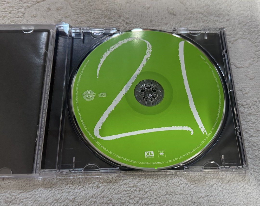 Adele 21 CD （分類：音樂與媒體 - CD 及 DVD）位於 Hong Kong。 由 gwkly 提交（商品編號 1455952993，圖片 2）。簡介： Adele 21 專輯CD, 碟面同封面都好新淨冇花痕。。