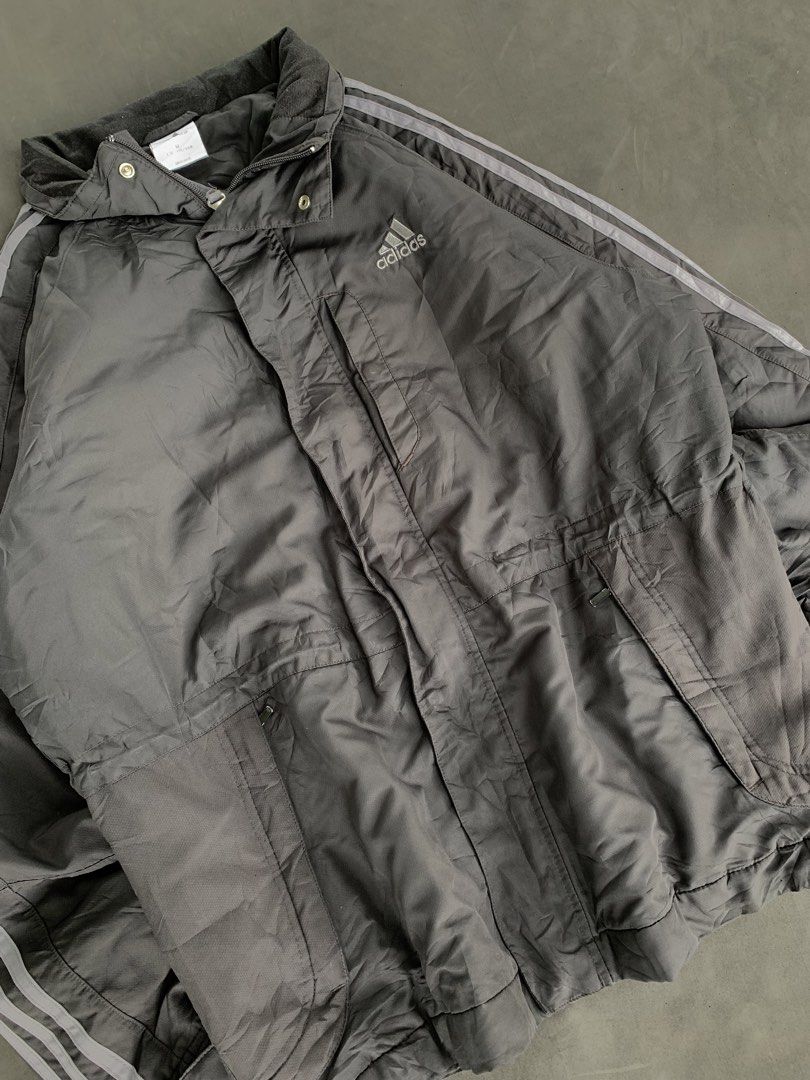 Adidas Black Jacket with 3 Stripes (Category: Coats, Jackets and Outerwear) located in Valencia. Submitted by davehandpicked (Listing ID 1456011972, Image 2). Description: - Classic black Adidas jacket - Iconic three stripes on sleeves - Zip-up front - Convenient pockets - Soft-lined collar for comfort - Ideal for everyday wear or sports activities -PUFFER JACKET MENS.