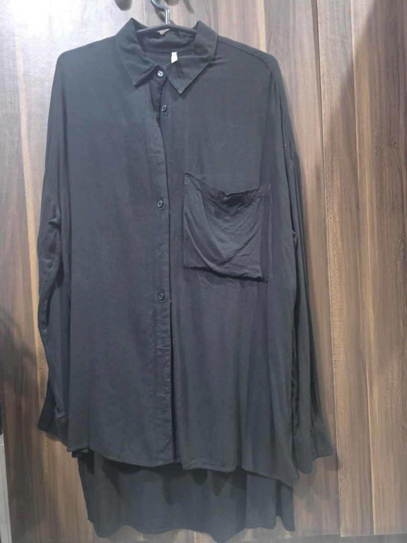 Alcott Black long back button down polo Size S (Category: Longsleeves) located in Taytay. Submitted by chi.locker (Listing ID 1455867427, Image 1). Description: oversized polo long back - for 5' height, covers until thigh with front pocker.