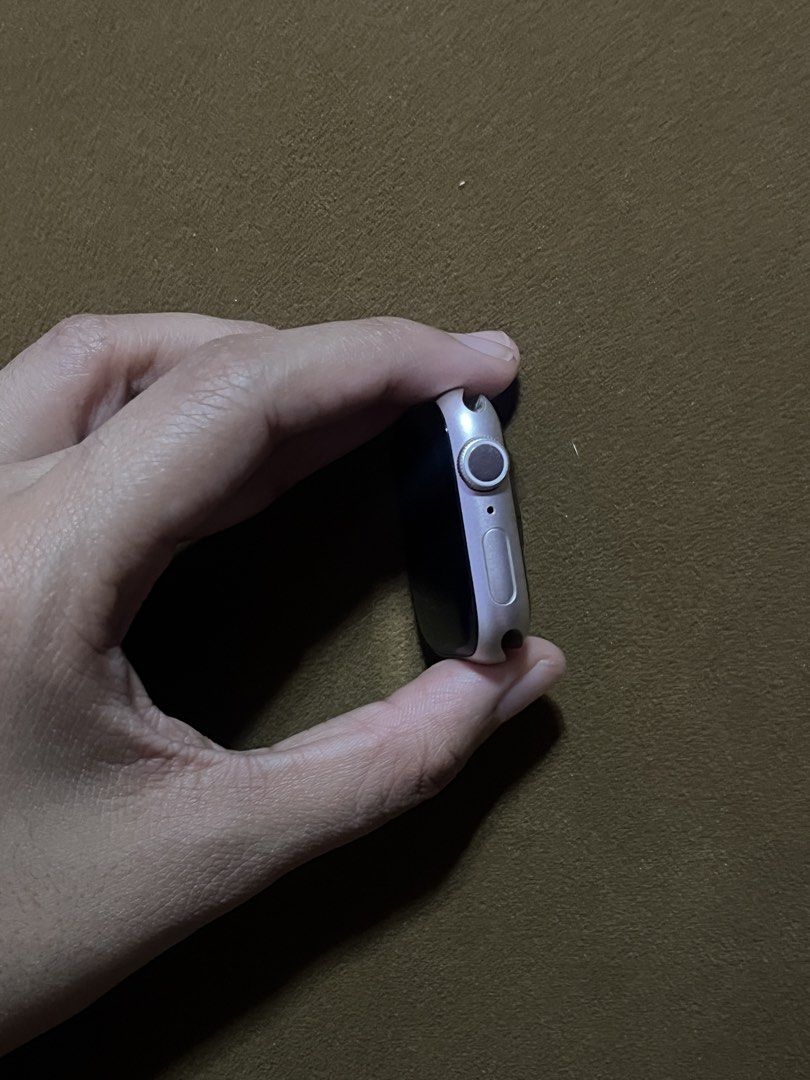Apple Watch Series 8 41mm Starlight (Category: Wearables & Smart Watches) located in Manila. Submitted by miss_ali (Listing ID 1455996496, Image 2). Description: Good as new condition 41mm Starlight With original box With charger With 2 used bands No issue.