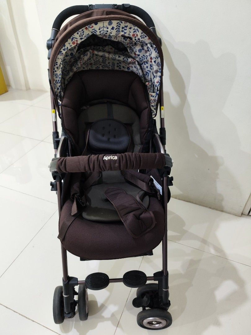 Aprica Stroller Brown (Category: Strollers) located in Manila. Submitted by chichoarder (Listing ID 1455858669, Image 3). Description: in very good condition.