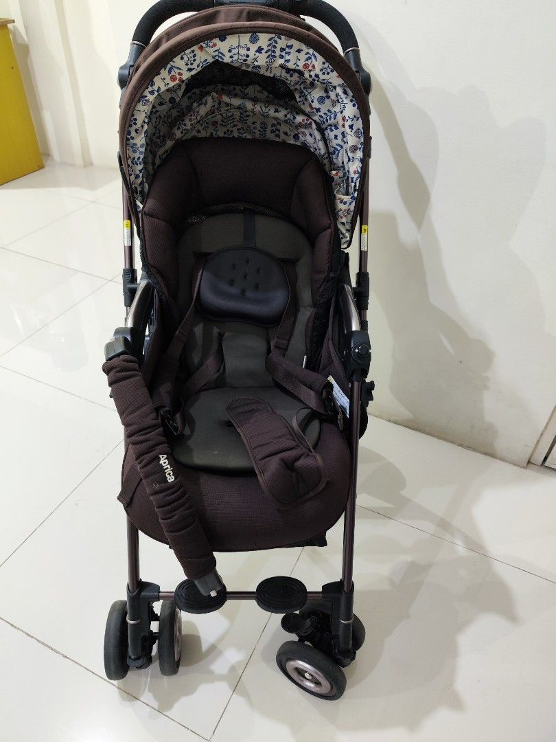 Aprica Stroller Brown (Category: Strollers) located in Manila. Submitted by chichoarder (Listing ID 1455858669, Image 2). Description: in very good condition.
