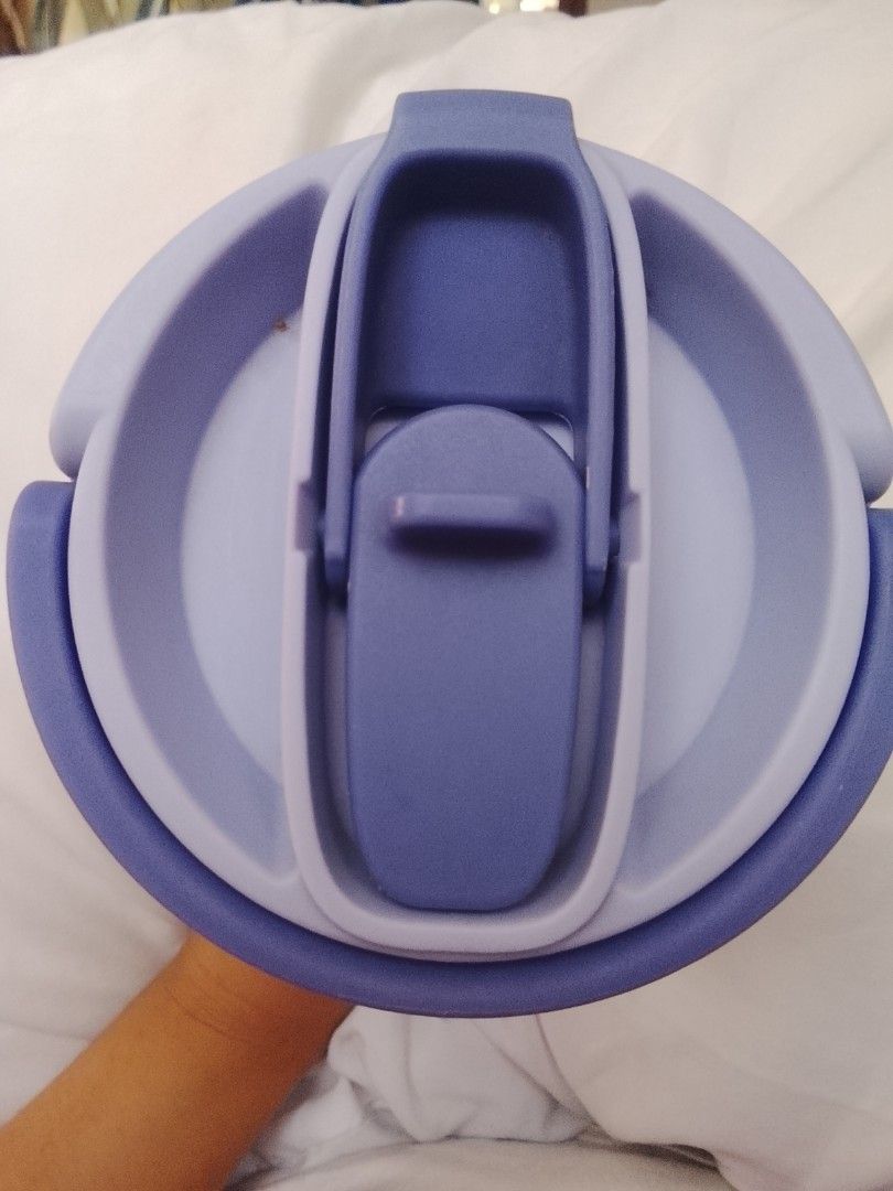 Aquaflask 20oz Petal Bloom (Category: Water Bottles & Tumblers) located in Bacoor. Submitted by worldstarr (Listing ID 1455886025, Image 3). Description: Issues can be seen on last pics .