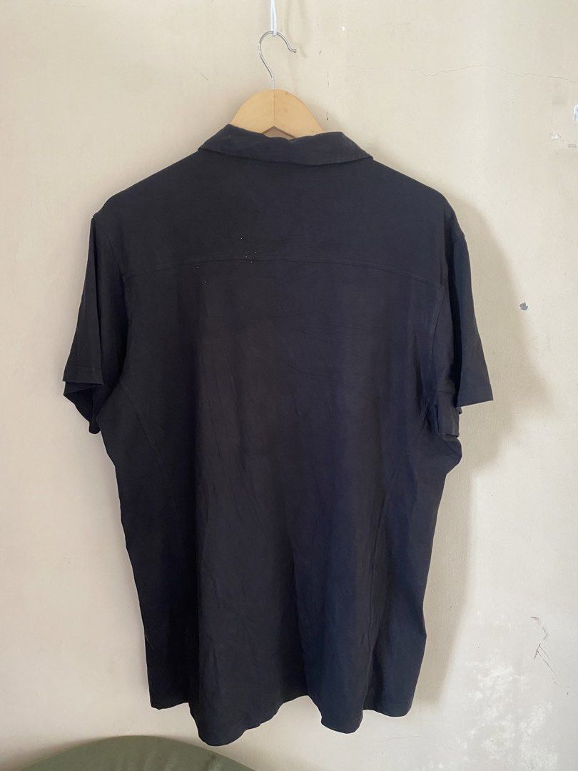 Arc’teryx polo shirt black (Category: Tshirts & Polo Shirts ) located in Bocaue. Submitted by pards23 (Listing ID 1455936626, Image 2). Description: Fit to large to xl Dimes W23.5 L29 Color rate 9.5/10 Condition Goods Needwash Issue : print tag nasa pic na .