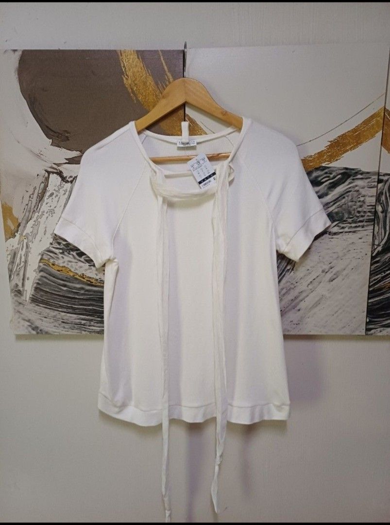 AUTHENTIC BRUNELLO CUCINELLI TOP, Original Price Php 50,000 (Category: Luxury Apparel) located in Manila. Submitted by bvnnie (Listing ID 1455961298, Image 1). Description: AUTHENTIC BRUNELLO CUCINELLI TOP, Original Price Php 50,000 Actual size using inches Armpit to Armpit/18 Lenght/25.5 fittings is Large Excellent Condition, Issue:0 Message if you have any other question about sizing. We do shipping nation wide I'm also open for video call so t