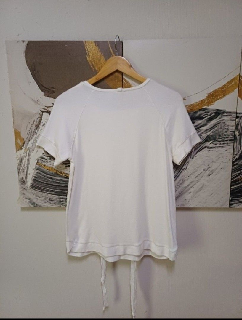 AUTHENTIC BRUNELLO CUCINELLI TOP, Original Price Php 50,000 (Category: Luxury Apparel) located in Manila. Submitted by bvnnie (Listing ID 1455961298, Image 3). Description: AUTHENTIC BRUNELLO CUCINELLI TOP, Original Price Php 50,000 Actual size using inches Armpit to Armpit/18 Lenght/25.5 fittings is Large Excellent Condition, Issue:0 Message if you have any other question about sizing. We do shipping nation wide I'm also open for video call so t