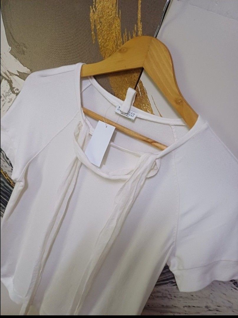 AUTHENTIC BRUNELLO CUCINELLI TOP, Original Price Php 50,000 (Category: Luxury Apparel) located in Manila. Submitted by bvnnie (Listing ID 1455961298, Image 2). Description: AUTHENTIC BRUNELLO CUCINELLI TOP, Original Price Php 50,000 Actual size using inches Armpit to Armpit/18 Lenght/25.5 fittings is Large Excellent Condition, Issue:0 Message if you have any other question about sizing. We do shipping nation wide I'm also open for video call so t