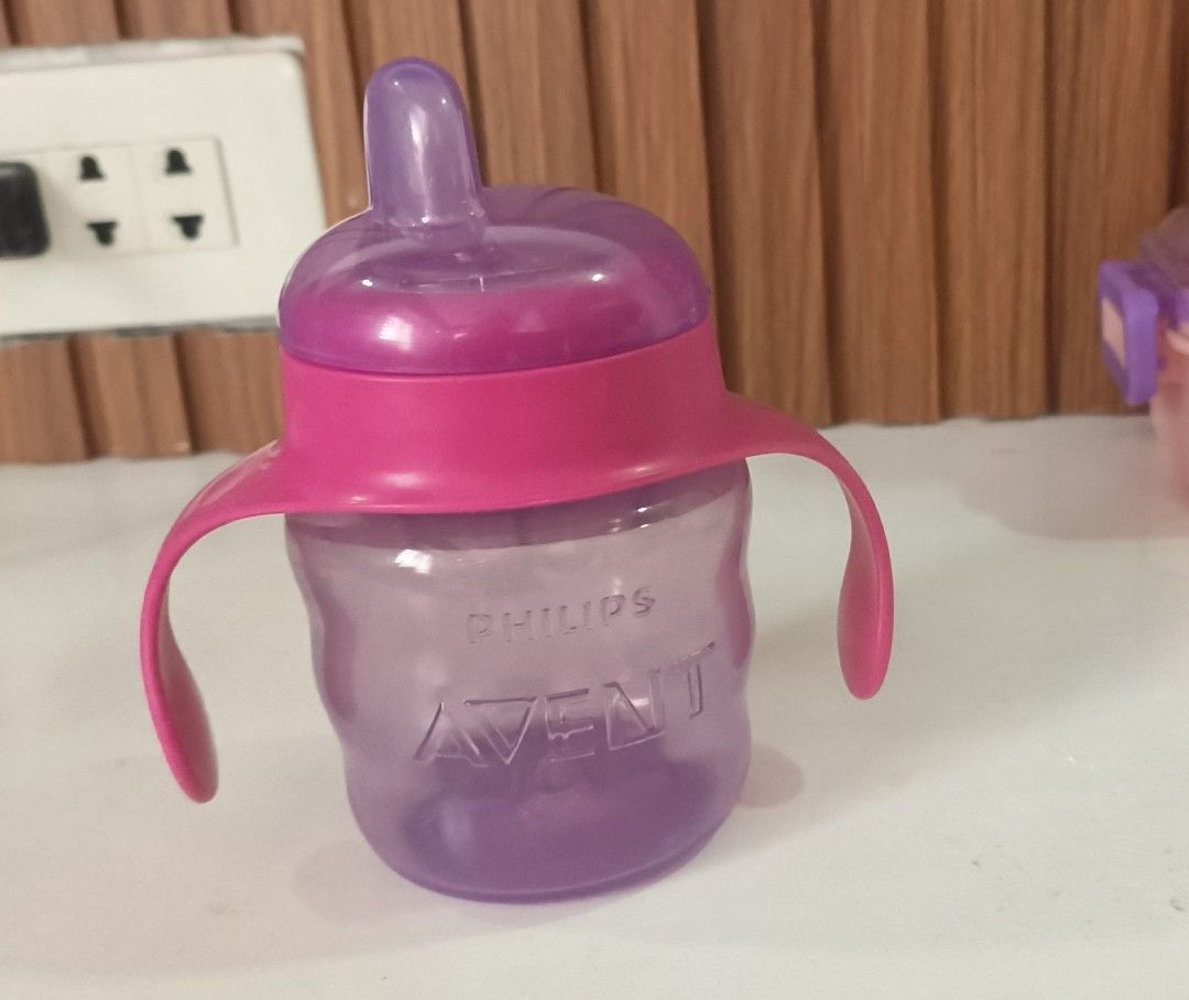 avent sippy cup (Category: Weaning & Toddler Feeding) located in Cavite. Submitted by chuvaness (Listing ID 1455939415, Image 2). Description: og avent sippy cup ... super cute nyan tapos dyan natuto baby ko agad mag sip handy dn sya pra sa mga baby saglit lng ngamit yan kc bumili nko malaki agad... 200 nlng po... no issue walang scratches yan.. good as new..800+ pa yan sa orange apps.