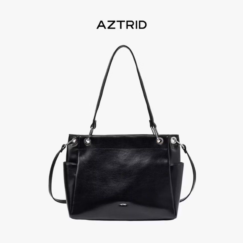 AZTRID Easy Tote Bag (Category: Shoulder Bags) located in Marikina City. Submitted by awgehil (Listing ID 1456026766, Image 1). Description: rfs: i personally prefer zipper closures over magnetic closures, which i later realized after using this bag. i bought this from their physical store at its original price on july 31, 2026, and have used it only thrice since then. please note that this doesn’t come with its box since i already disposed of it