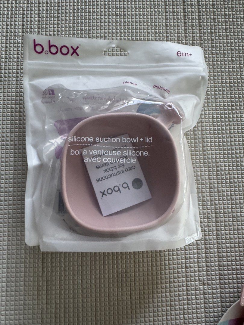 B box Platinum Silicone Feeding Set (Category: Weaning & Toddler Feeding) located in Quezon City. Submitted by nicole1997_ (Listing ID 1455899308, Image 3). Description: - Platinum Silicone - Full Set, plates have lid, bowls have lid.