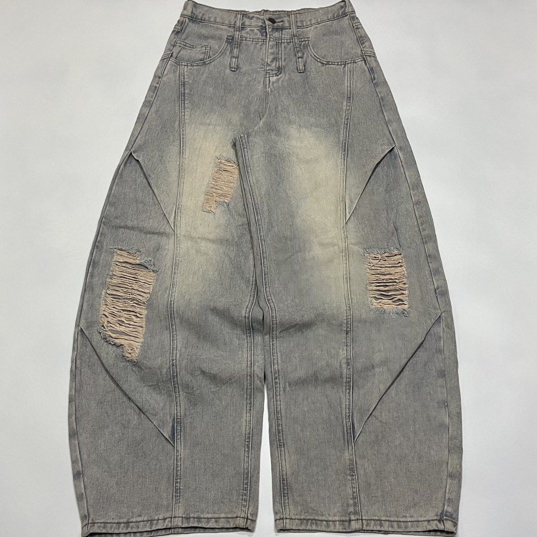 Baggy distressed wash pants (Category: Announcements) located in Quezon City. Submitted by thriftrage (Listing ID 1455920779, Image 1). Description: Waist’ 30to31 Length’ 42.5 Leg opening’ 11 No issue Good condition .