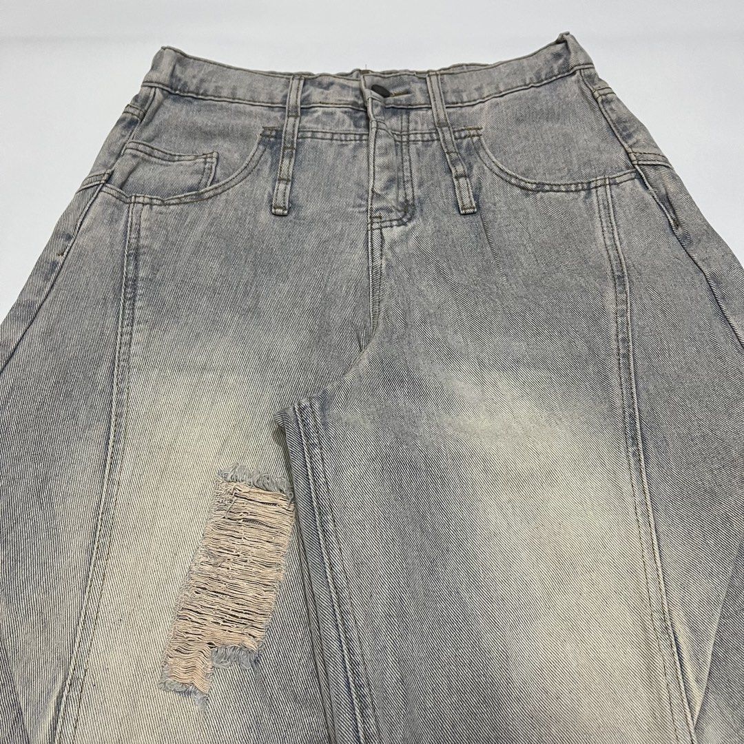 Baggy distressed wash pants (Category: Announcements) located in Quezon City. Submitted by thriftrage (Listing ID 1455920779, Image 3). Description: Waist’ 30to31 Length’ 42.5 Leg opening’ 11 No issue Good condition .