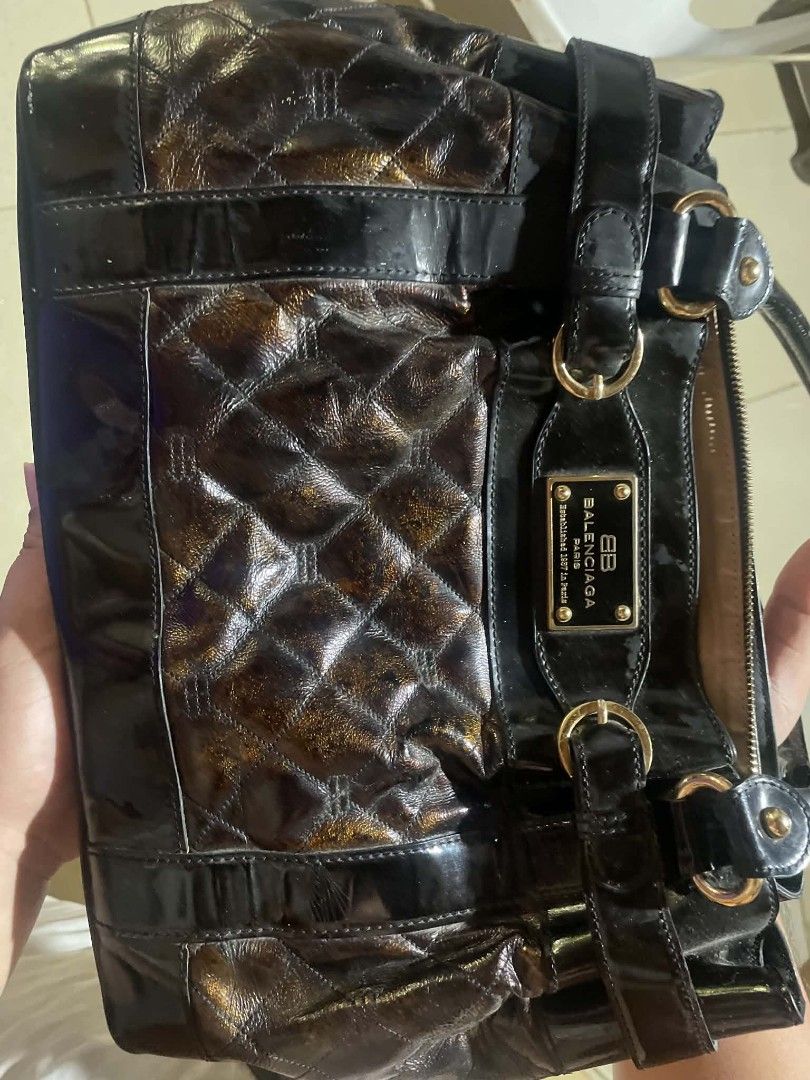 Balenciaga hand bag (Category: Luxury Bags & Wallets) located in Lapu Lapu. Submitted by jc.happyburdagol (Listing ID 1455902401, Image 2). Description: Minimal issue Pm mga boss.