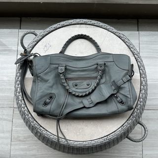 (Category: ) located in . Submitted by chic.botique (Listing ID 1455972097, Image 1). Description: .