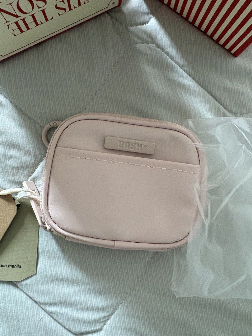 Bash Card holder pouch (Category: Wallets & Card holders) located in Pasig City. Submitted by beldc (Listing ID 1455905312, Image 2). Description: Brand new Bash Card holder pouch in sakura pink. Complete with box. No paper bag. Actual photos posted. Pls dont ask for more photos. Last price posted. Location Meralco Ave Pasig.