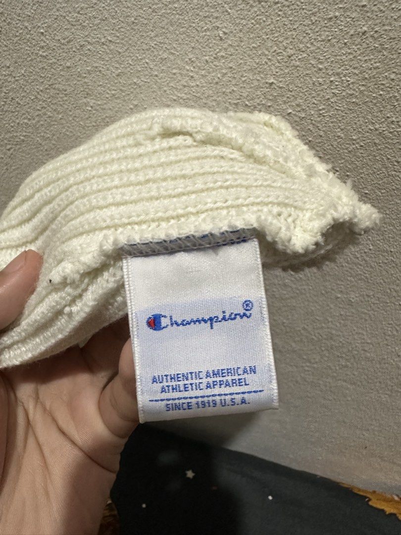 beanie champion (Category: Sets & Coordinates) located in Kuala Lumpur. Submitted by kiddoniel (Listing ID 1455960708, Image 2). Description: untuk di let go beanie champion colour off white dalam tag biru harga boleh nego lagi boleh pm dulu.