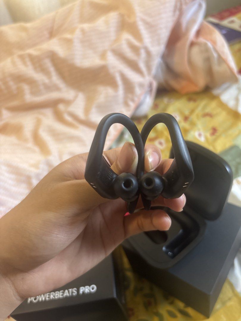 Beats Powerbeats Pro Wireless Earbuds Pro (Category: Earphones) located in San Juan, La Union. Submitted by kry5nrp2zf (Listing ID 1455920055, Image 3). Description: - Black Powerbeats Pro - Sweat and water resistant - Includes charging case - Secure-fit ear hooks, perfect for workouts - Comes with original box.