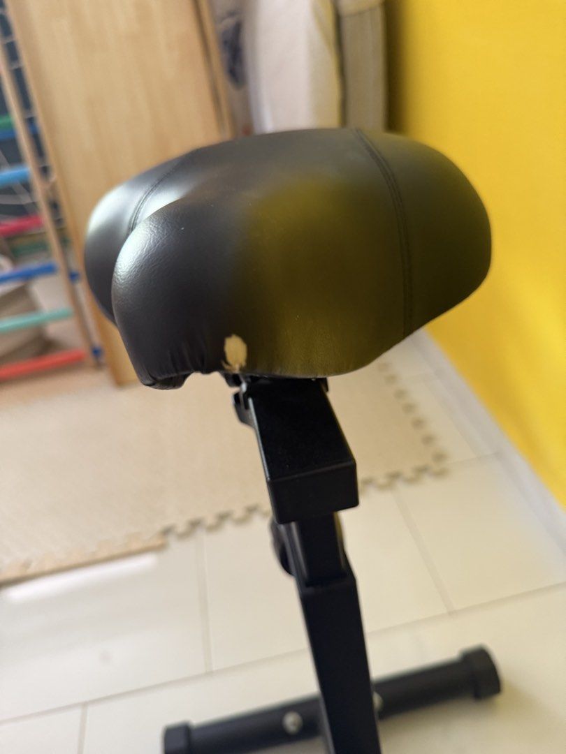 Bicycle exercise machine (Category: Cardio & Fitness Machines) located in Singapore. Submitted by naftowing (Listing ID 1455905018, Image 3). Description: All working well. Theres a slight chip on the seat. If need delivery I can send for $15..