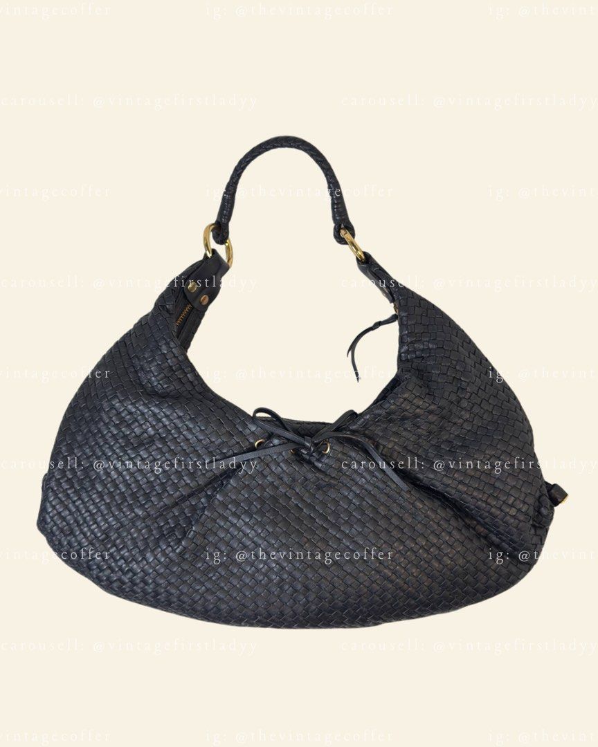 BOTTEGA VENETA Vintage Hobo (Category: Luxury Bags & Wallets) located in Taguig. Submitted by thevintagecoffer (Listing ID 1455997120, Image 1). Description: .