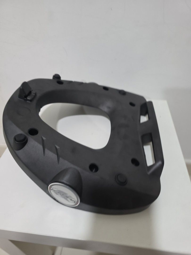 Box brackets (Category: Motorcycle Accessories) located in Singapore. Submitted by conyzia.oz (Listing ID 1456009709, Image 3). Description: .