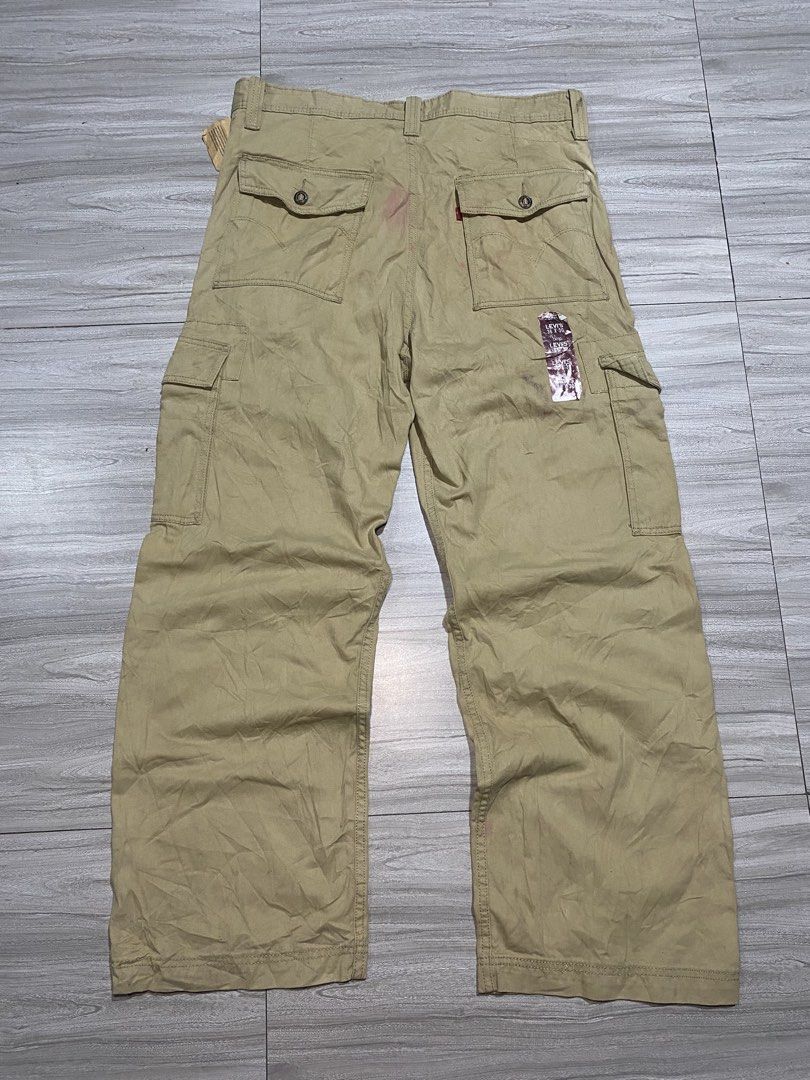 Brand new Levi’s Workwear cargo pants (Category: Jeans) located in Bacolod City. Submitted by bnta_bounce (Listing ID 1455988985, Image 3). Description: Flaws: see last 3 photos/needs wash Length 43 Waist 36 Hem 11.