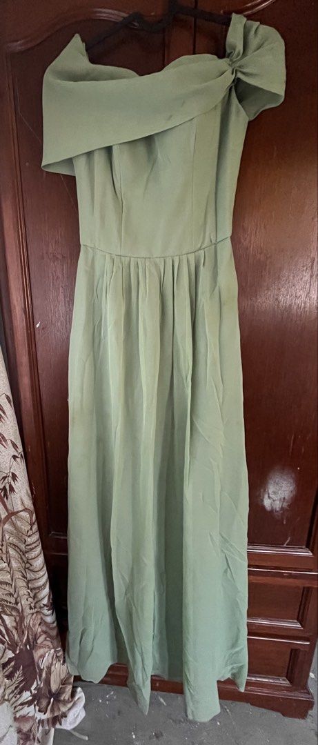Bridesmaid gown (Category: Evening dresses & gowns) located in Bacoor. Submitted by clothestodeclutter (Listing ID 1455934703, Image 1). Description: .