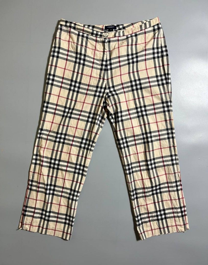 Burberry London Nova Check Pants (Category: Other Bottoms) located in Lucena. Submitted by sth.archvl (Listing ID 1455902573, Image 1). Description: Good condition Size 30 Measurements Waist: 16 inches Length 35 inches .