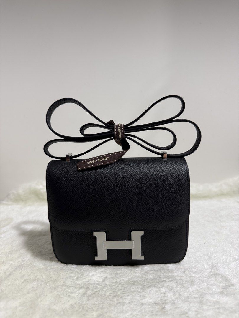 C19 black (Category: Bags & Wallets) located in Kuala Lumpur. Submitted by lacherie333 (Listing ID 1455905023, Image 1). Description: C19 black New Fullset complete Rm3500.