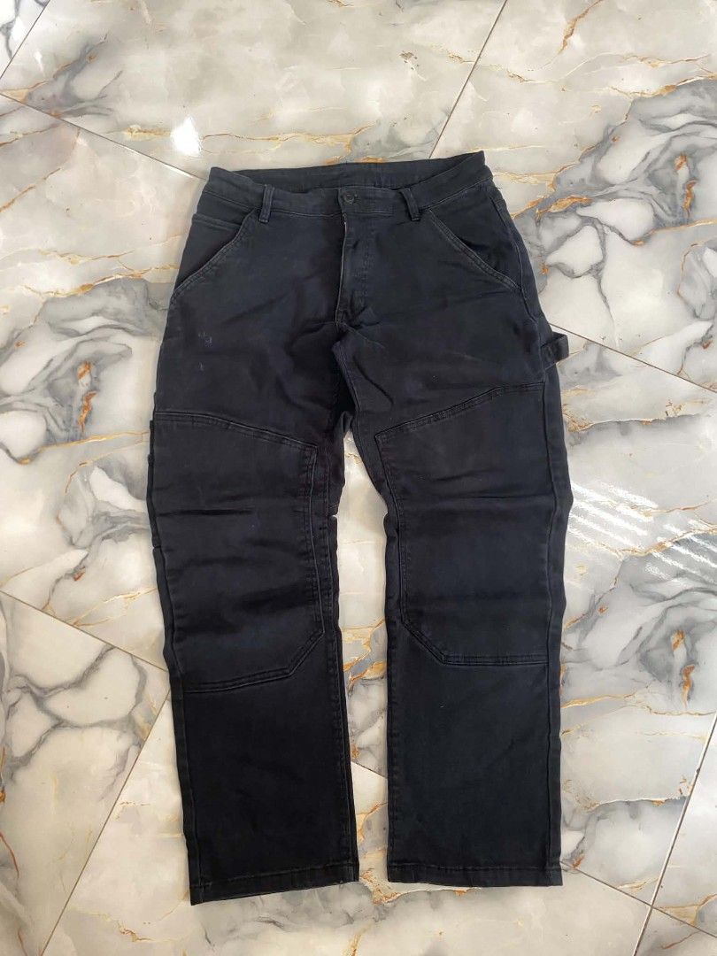 Caterpillar CAT Workwear Pants 32x30 Black Cotton Elastane (Category: Jeans) located in Trinidad. Submitted by thrifter1997 (Listing ID 1455868917, Image 1). Description: -Dimes( 32-34Wx38L) -Colorate & Condition (9.5/10) -Need wash - Authentic Caterpillar Work Pants - Size: 32x30 - Material: 98% Cotton, 2% Elastane for comfort and durability - Features: Reinforced knee panels for extra toughness - Pockets: Multiple for convenient storage - Closu