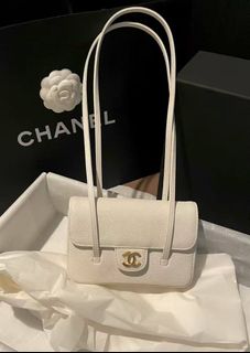 (Category: ) located in . Submitted by chicluxury (Listing ID 1455917198, Image 1). Description: .