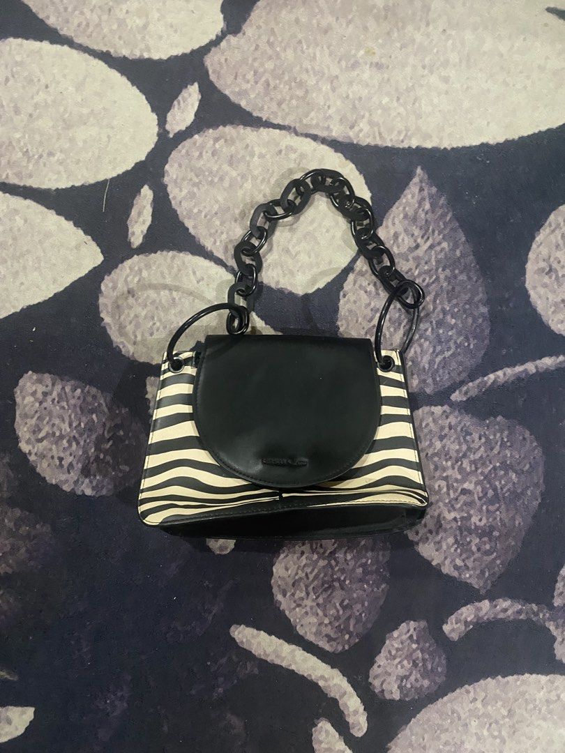 Charles & Keith Chunky Chain Zebra Print Shoulder Bag (Category: Shoulder Bags) located in Cordova. Submitted by aux.archive (Listing ID 1456003112, Image 3). Description: Charles & Keith Chunky Chain Zebra Print Shoulder Bag 7x10 issue can be seen sa last pics Good condition .