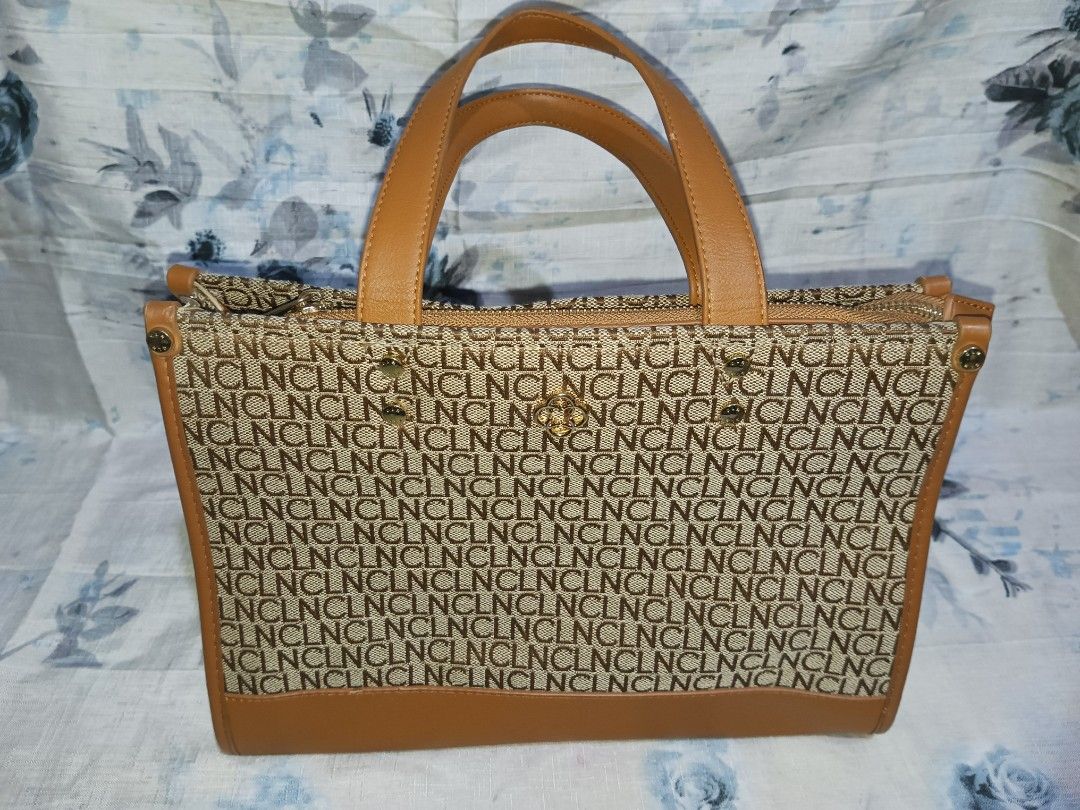 CLN BAG AND WALLET take all for 800php (Category: Tote Bags) located in Manila. Submitted by play21214 (Listing ID 1455908930, Image 2). Description: 800php both cln bag and wallet.