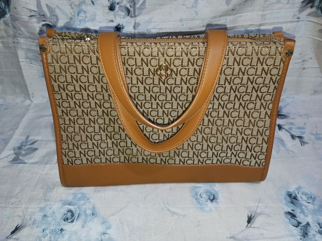 CLN BAG AND WALLET take all for 800php (Category: Tote Bags) located in Manila. Submitted by play21214 (Listing ID 1455908930, Image 1). Description: 800php both cln bag and wallet.