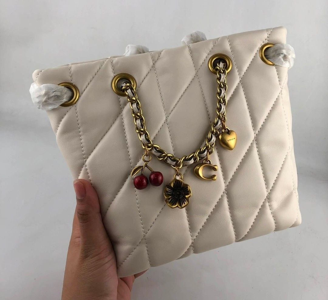 Coach Jade Bucket Crossbody Bag (Category: Cross-body Bags) located in Manila. Submitted by msddirectfactoryoutlet (Listing ID 1455918550, Image 1). Description: Jade Bucket 14.5x17x9cm US Grade 100%.