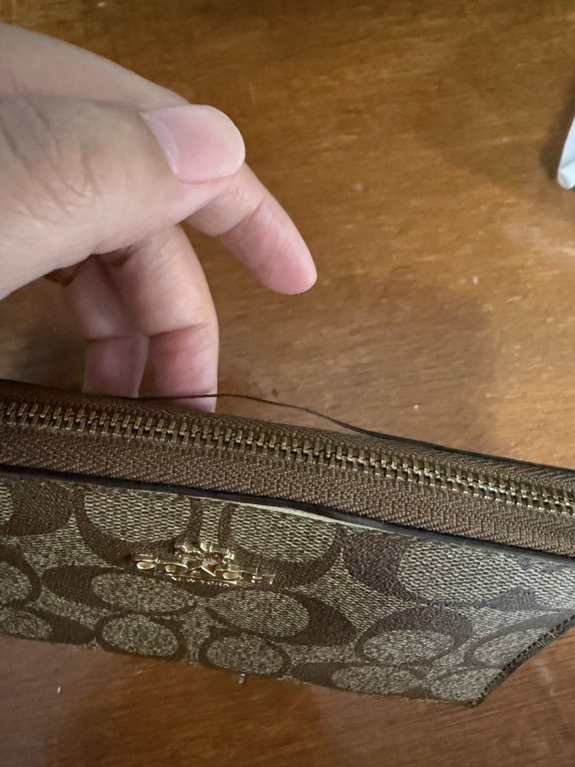 Coach Wallet (Category: Wallets & Card holders) located in Calamba. Submitted by sofiesmerch (Listing ID 1456027942, Image 3). Description: Visible damage on the piping.