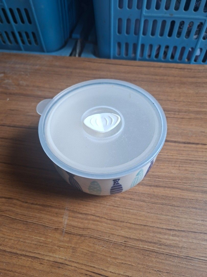 Coastal Signature Storage Bowl (Category: Other Kitchenware & Tableware) located in Consolacion. Submitted by luxekerei (Listing ID 1455917777, Image 2). Description: - Signature Housewares ceramic lidded storage bowl featuring a colorful coastal blue and aqua fish pattern..