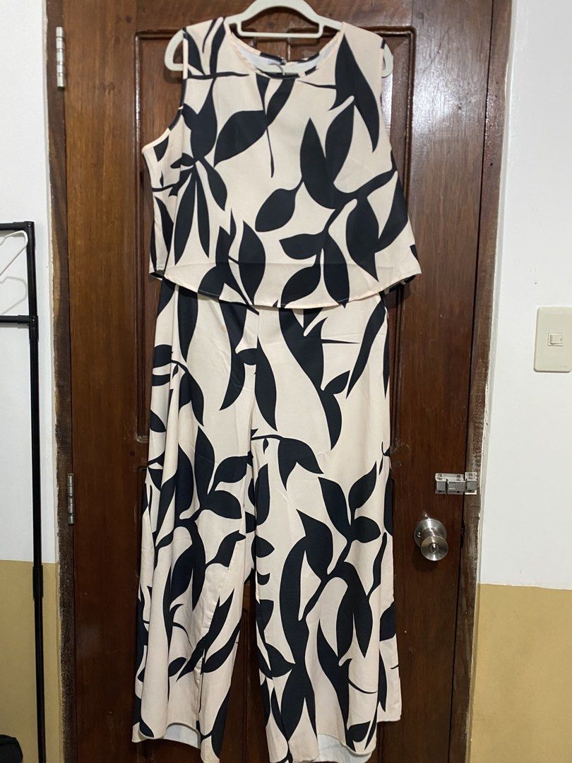 Coords (Category: Sets or Coordinates) located in Manila. Submitted by mxnkye (Listing ID 1455963287, Image 1). Description: Still New! Not abused! Malambot po tela and can be worn on casual days or if you have Events. Can fit to Large to XL frames.