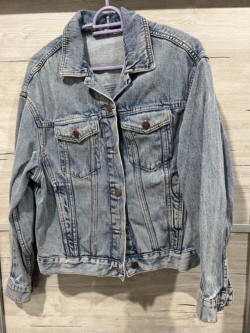 Denim jacket (Category: Coats, Jackets and Outerwear) located in Nilai. Submitted by afeeqafiza18394 (Listing ID 1455903421, Image 1). Description: .