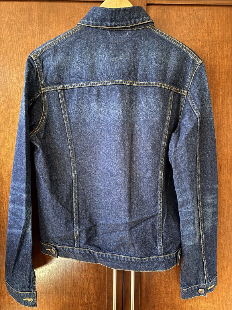Denim Jacket （分類：外套及戶外衣服）位於 Hong Kong。 由 6zb6t9y9pp 提交（商品編號 1455949821，圖片 2）。簡介： Slim cut button-close denim jacket. Made in Italy.。