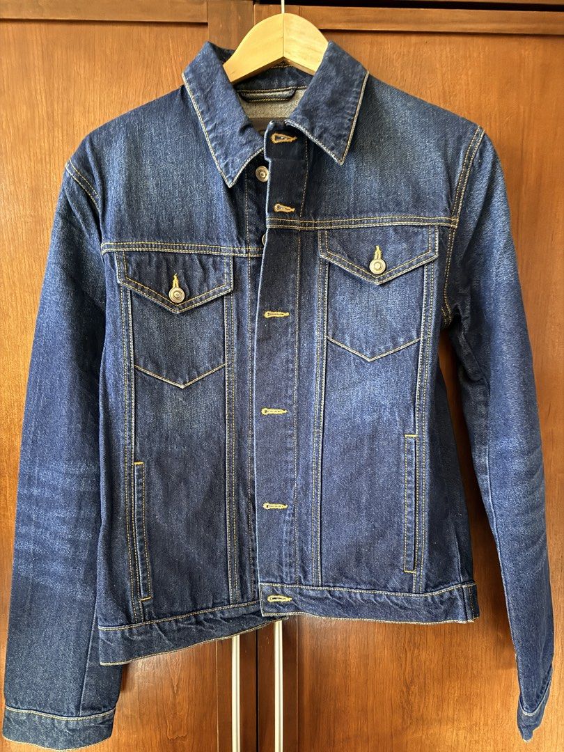 Denim Jacket （分類：外套及戶外衣服）位於 Hong Kong。 由 6zb6t9y9pp 提交（商品編號 1455949821，圖片 1）。簡介： Slim cut button-close denim jacket. Made in Italy.。