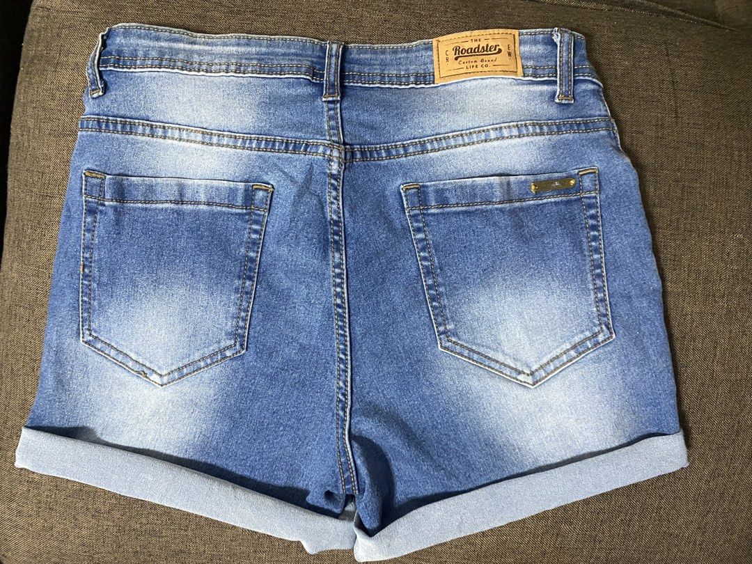 Cleancut Denim Short Size 28 Light wash (Category: Shorts) located in Cavite. Submitted by jaydaascollection (Listing ID 1455945619, Image 2). Description: ✨ ROADSTER DENIM SHORTS ✨ Cute & stylish light-wash denim shorts perfect for your everyday OOTD! 💙 👖 Brand: The Roadster Custom Brand Life Co. 📏 Waist: 28” ✨ Fit: Stretchy / comfortable 🎨 Color: Light Wash Denim 🩳 Style: Cuffed Hem / Casual Denim Shorts ⭐ Features branded button, zipper &