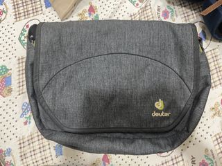 (Category: ) located in . Submitted by by.apreloved (Listing ID 1455857546, Image 1). Description: .