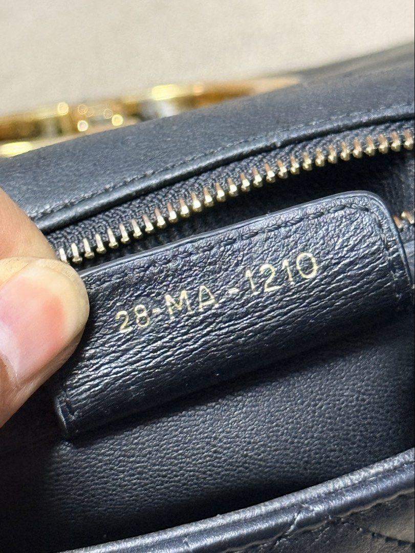 christian Dior caro bag (Category: Luxury Bags & Wallets) located in Manila. Submitted by prelovedbyramiah (Listing ID 1455940343, Image 2). Description: with issue .