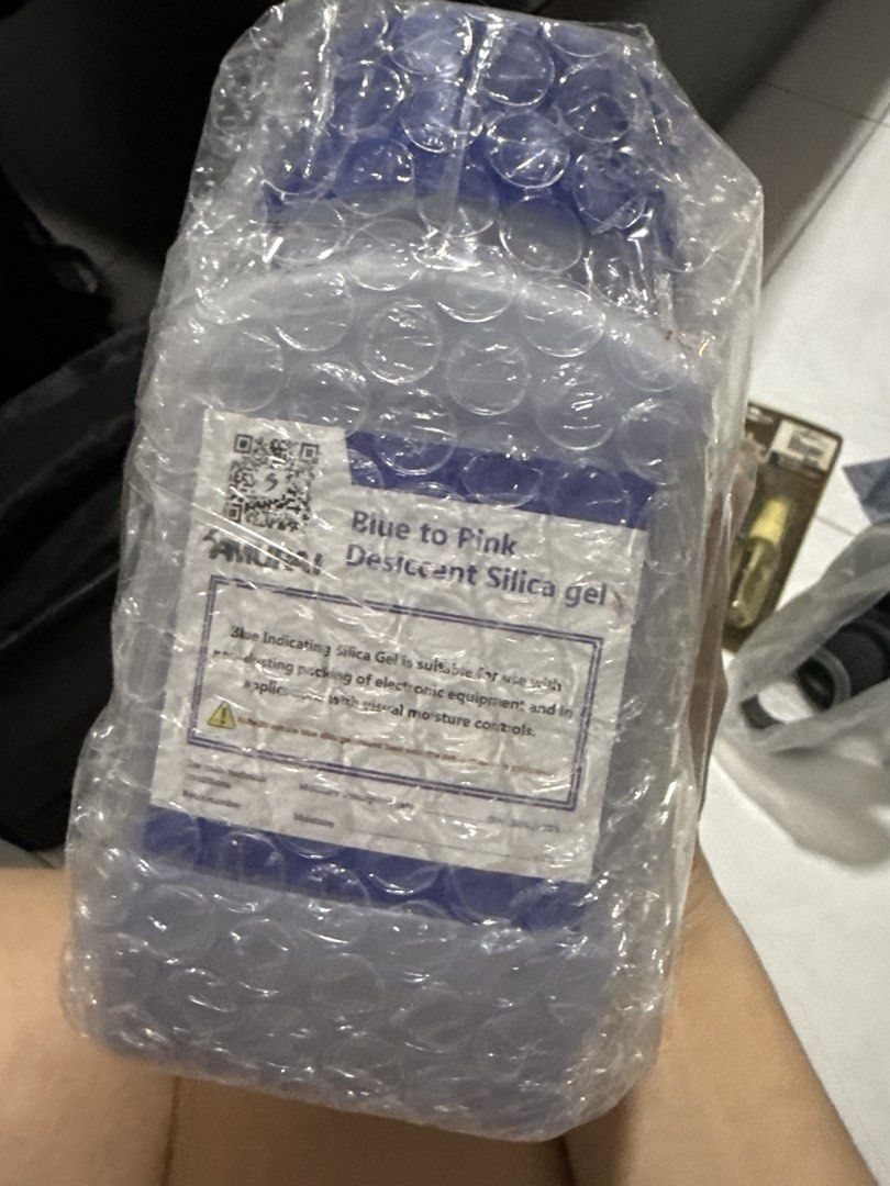 Drying agent (Category: Everything Else) located in Singapore. Submitted by icy99999 (Listing ID 1456002349, Image 1). Description: Drying agent.